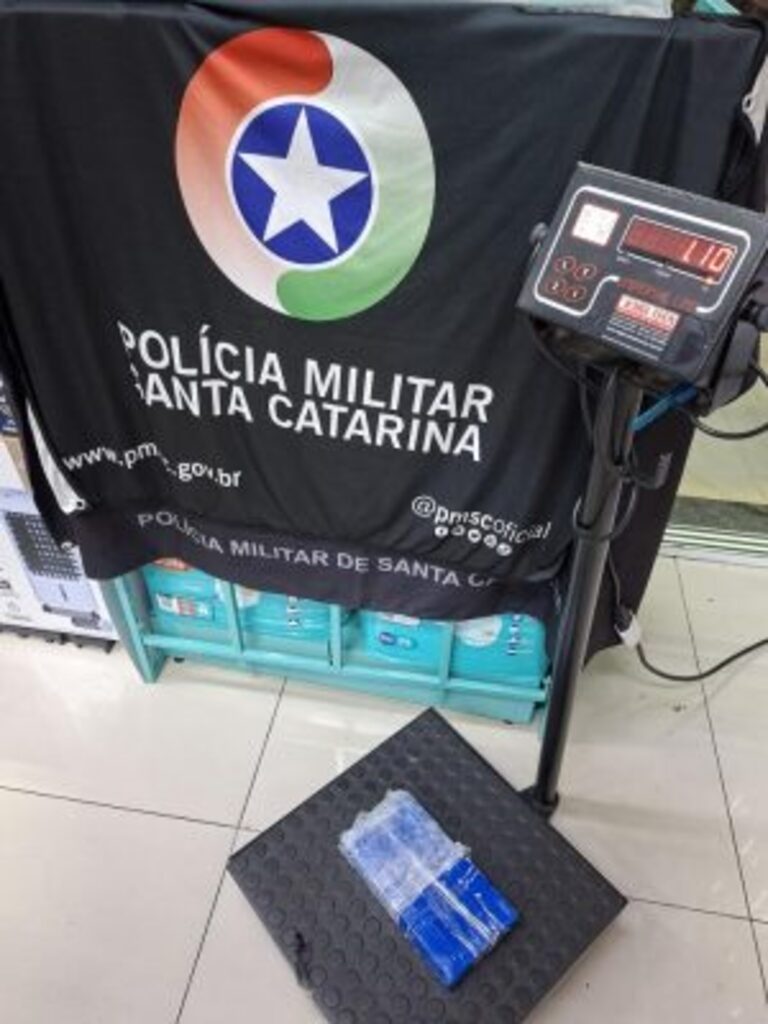 PM apreende mais de 20 kg de drogas e prende suspeito por tráfico em Concórdia