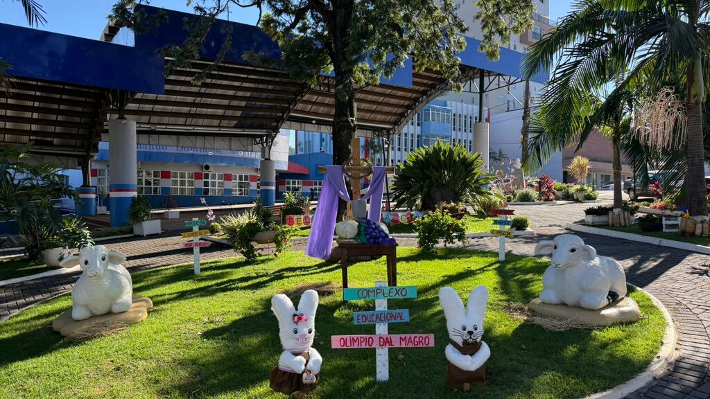 Praça Giuseppe Palú recebe decoração de Páscoa feita por alunos da rede municipal