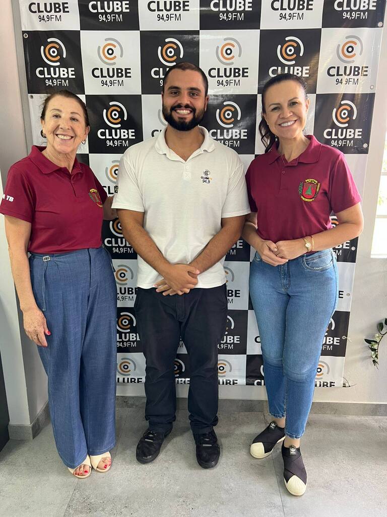 Prefeita de Três Barras participa de entrevistas detalhando os avanços no setor educacional do município