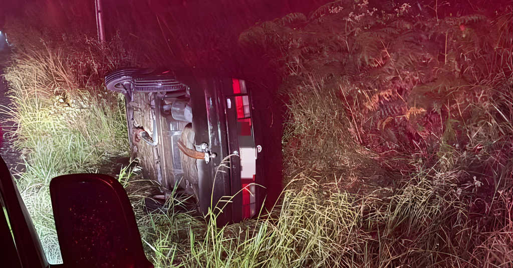 Homem de 60 anos é ejetado de veículo e fica em estado grave após capotamento na BR-470 em Pouso Redondo