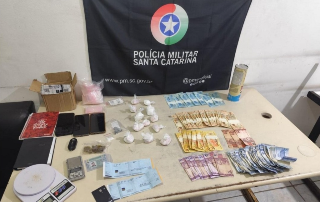 POLÍCIA MILITAR DEFLAGA PONTO DE TRÁFIGO DE DROGAS EM TRÊS COQUEIROS, SÃO JOÃO DO SUL