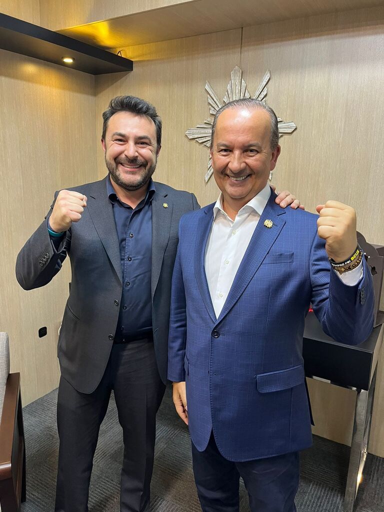 Deputado Marcius Machado comemora a sanção da lei que proíbe fogos de artifício com estampido