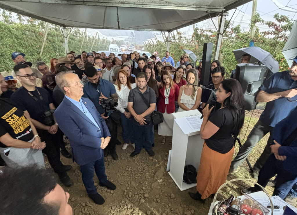 Governador prestigia abertura da colheita da maçã