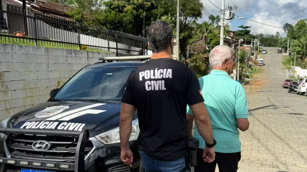 Pastor é preso em SC por estupro de vulnerável; polícia estima 144 abusos contra a mesma vítima