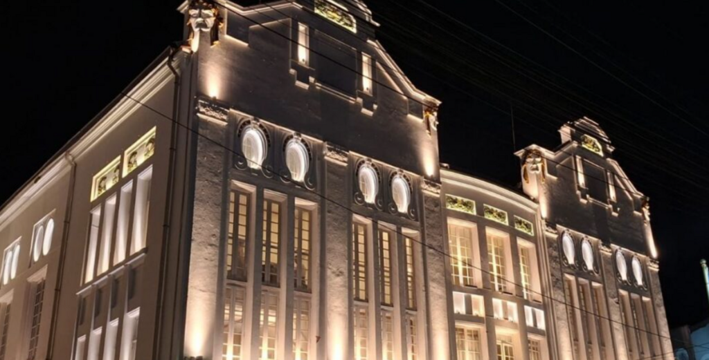 Nova iluminação da Sociedade Harmonia Lyra transforma o Centro de Joinville em atração noturna