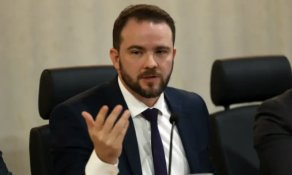 GOVERNO PROPÕE SUBSÍDIO DE R$ 1,20 AO DIESEL APÓS IMPASSE DO ICMS