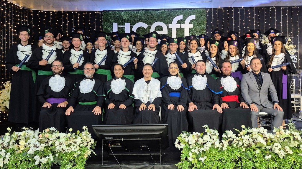 UCEFF Itapiranga realiza formatura de 37 acadêmicos