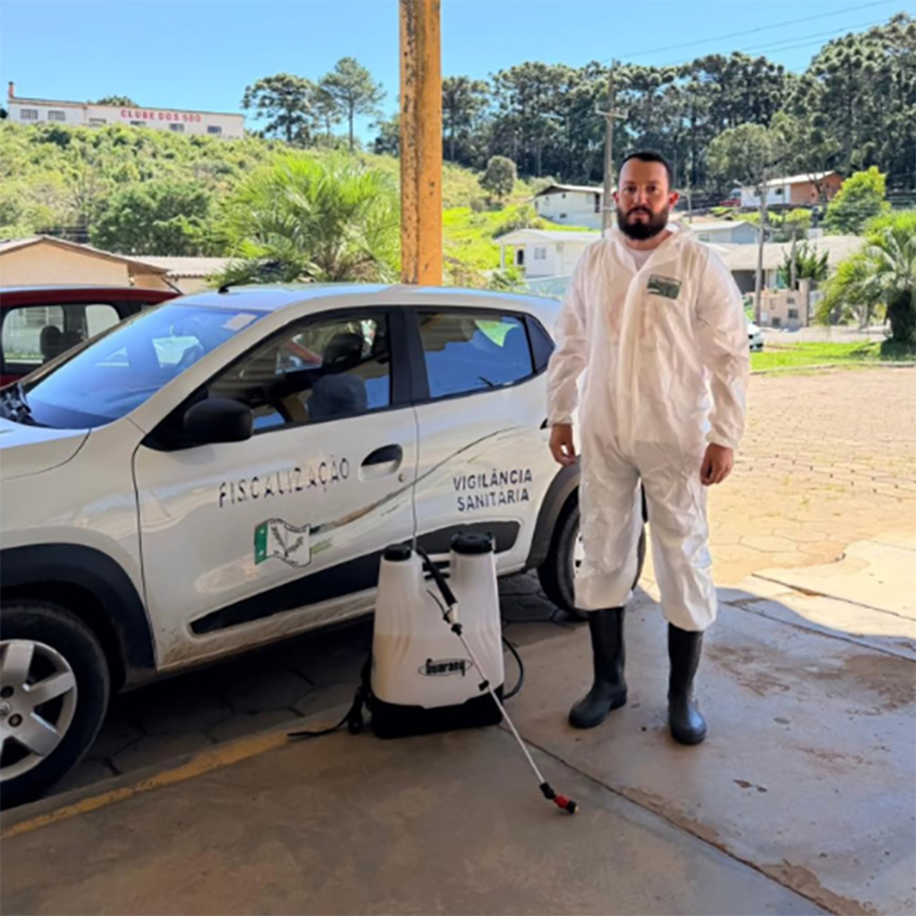 Anita Garibaldi realiza primeira aplicação de borrifação residual no combate à dengue