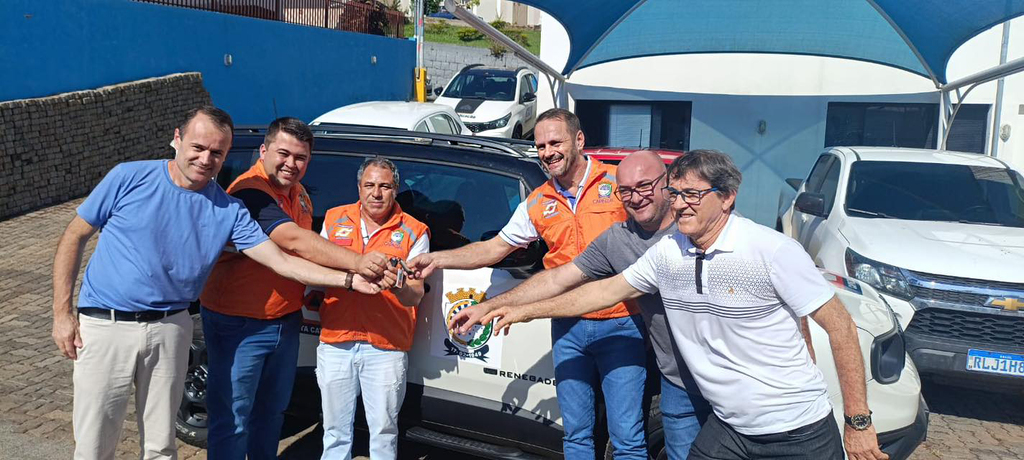 CAPINZAL AGRADECE AO GOVERNO DO ESTADO PELA DESTINAÇÃO DE VEÍCULO E REFORÇO NA DEFESA CIVIL