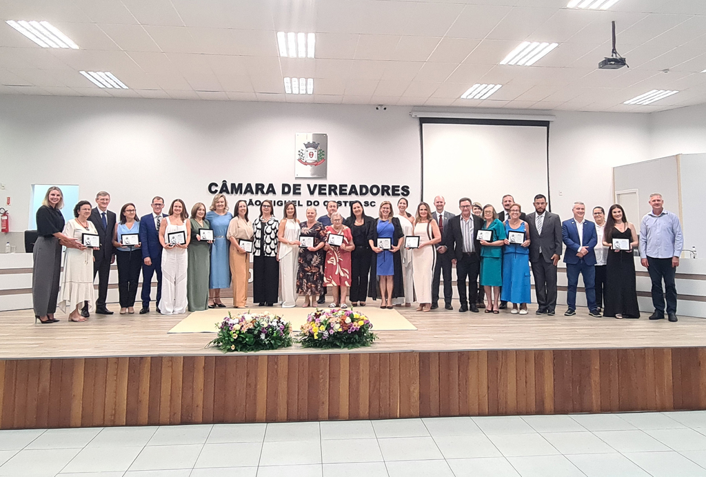 Sessão Solene marca a entrega da Comenda Oralina Borges
