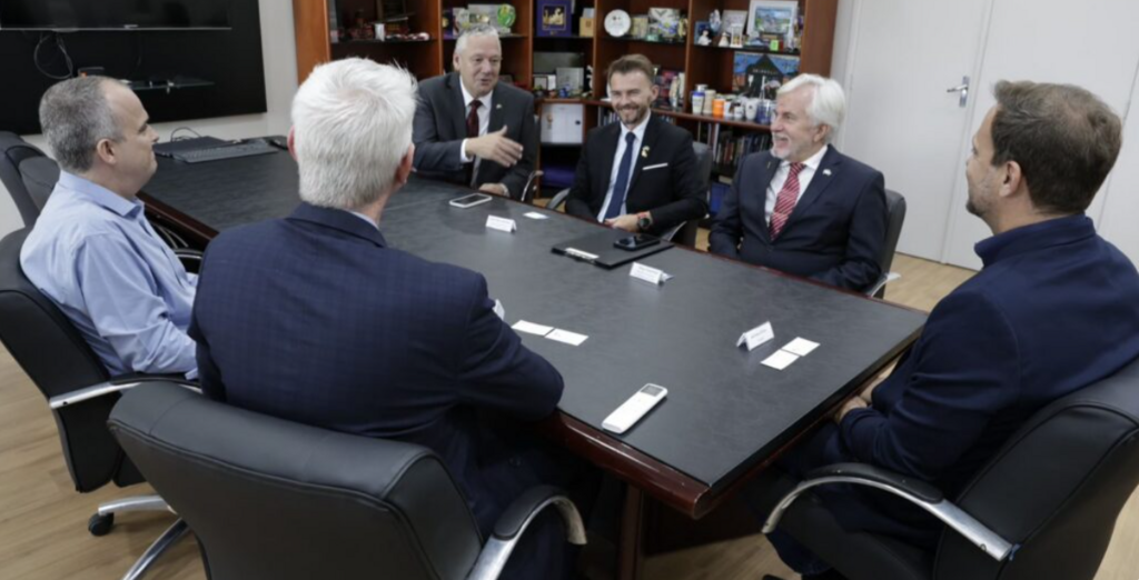 Joinville recebe delegação da Ucrânia e discute parceria internacional