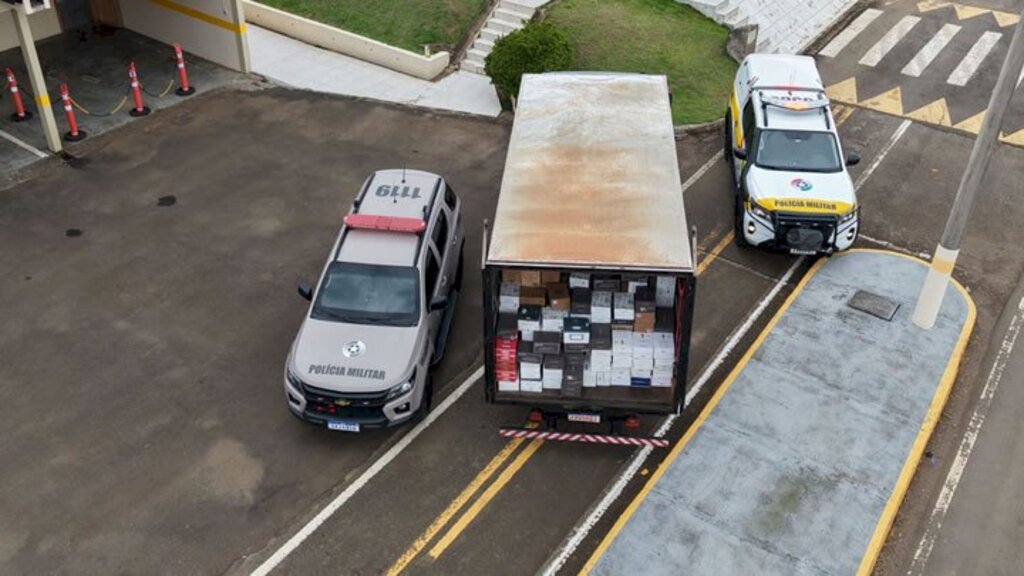 Caminhão com duas mil garrafas de vinho é apreendido