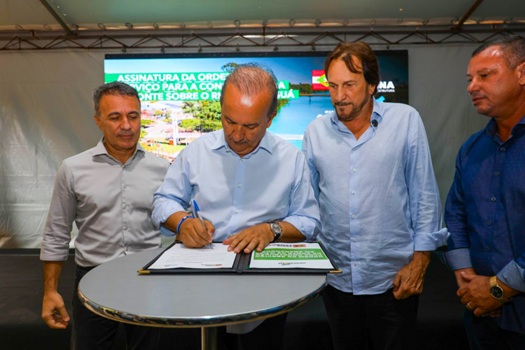 GOVERNADOR JORGINHO MELLO ASSINA  ORDENS DE SERVIÇO EM ARARANGUÁ