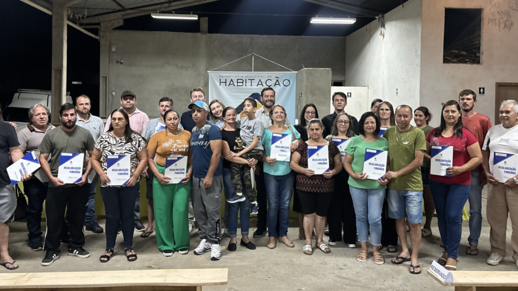 Prefeitura de Canoinhas entrega 29 matrículas para moradores do Loteamento Jair Corte