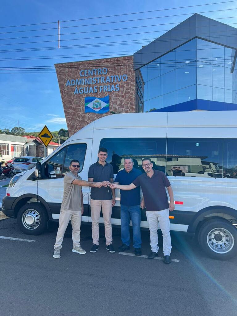 Marcos Vieira viabiliza investimento de R$ 324,5 mil para transporte de pacientes em Águas Frias