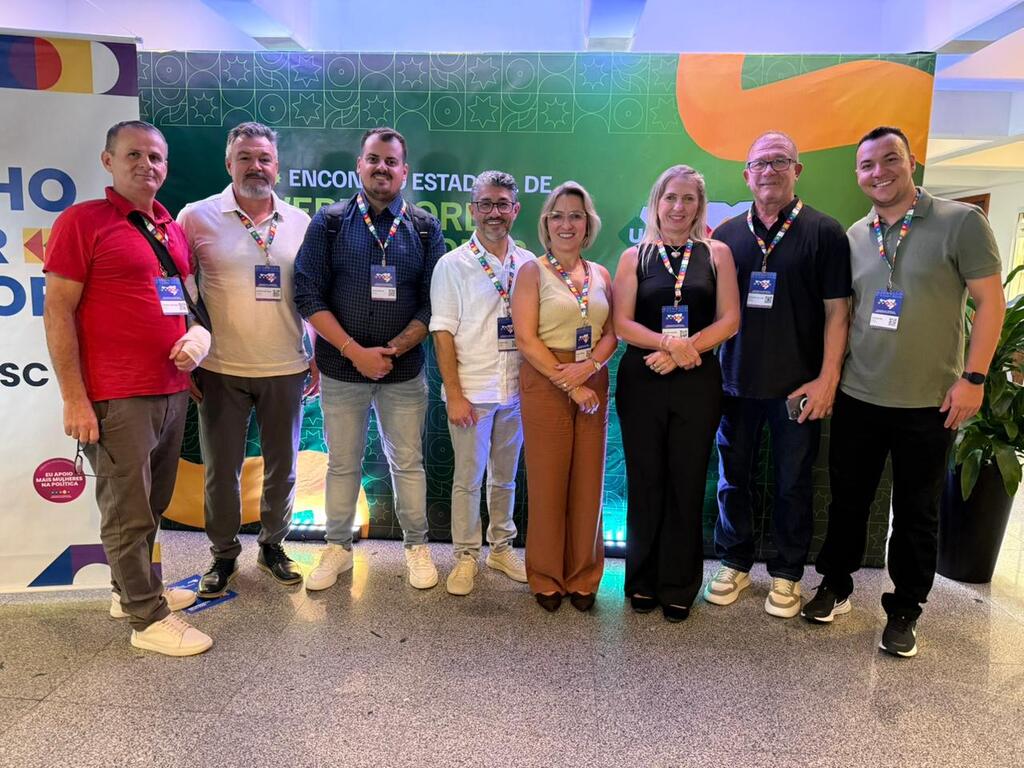 Vereadores de Pinhalzinho participaram de Encontro Estadual da UVESC em Florianópolis