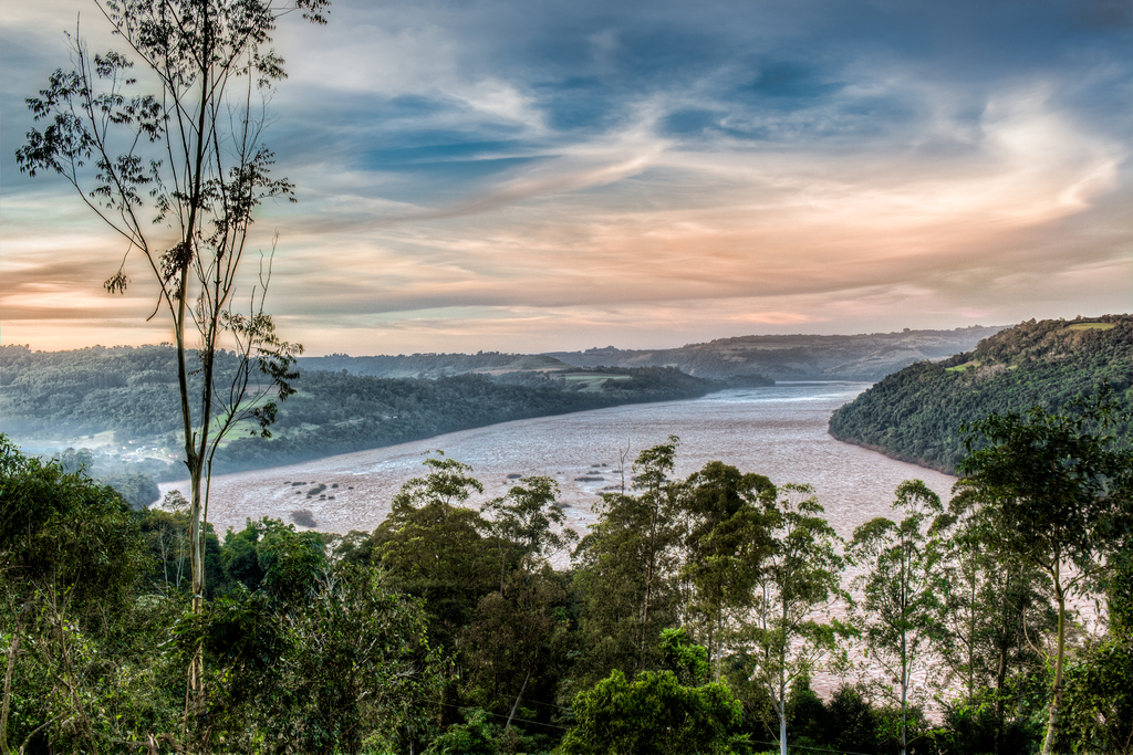 Previsão indica dias quentes e chuva isolada na região