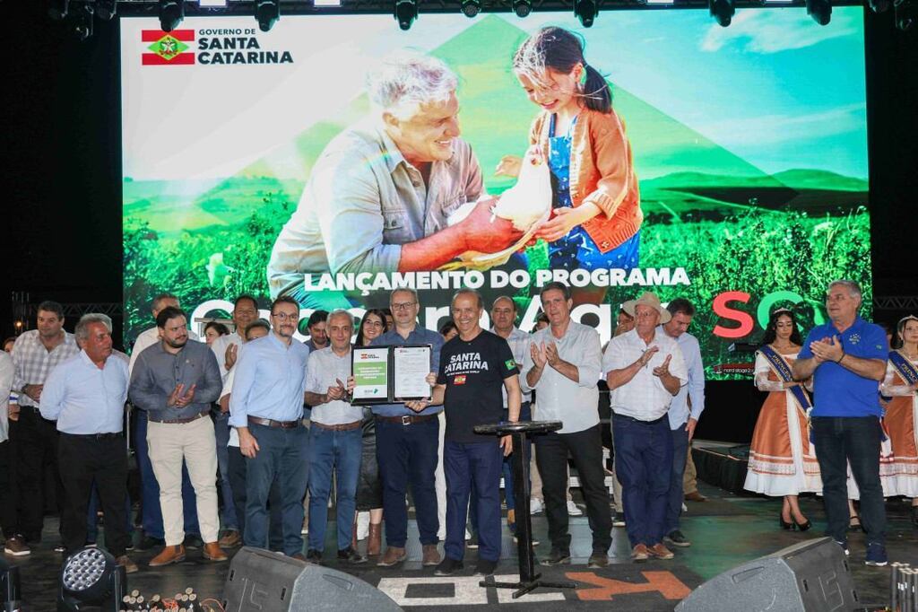GOVERNADOR DE SC LANÇA O COOPERA AGRO SC COM R$ 1 BILHÃO EM FINANCIAMENTOS PARA PRODUÇÃO INTEGRADA