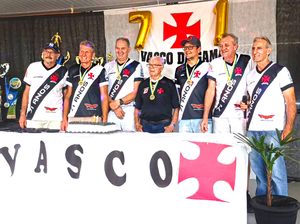 NOS 71 ANOS, VASCO CELEBRA TÍTULO DA LEOC E CONQUISTAS MUNICIPAIS