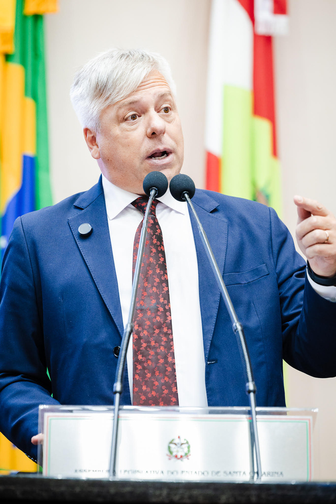 Comissão de Constituição e Justiça da Alesc aprova nova tabela salarial de professores em SC