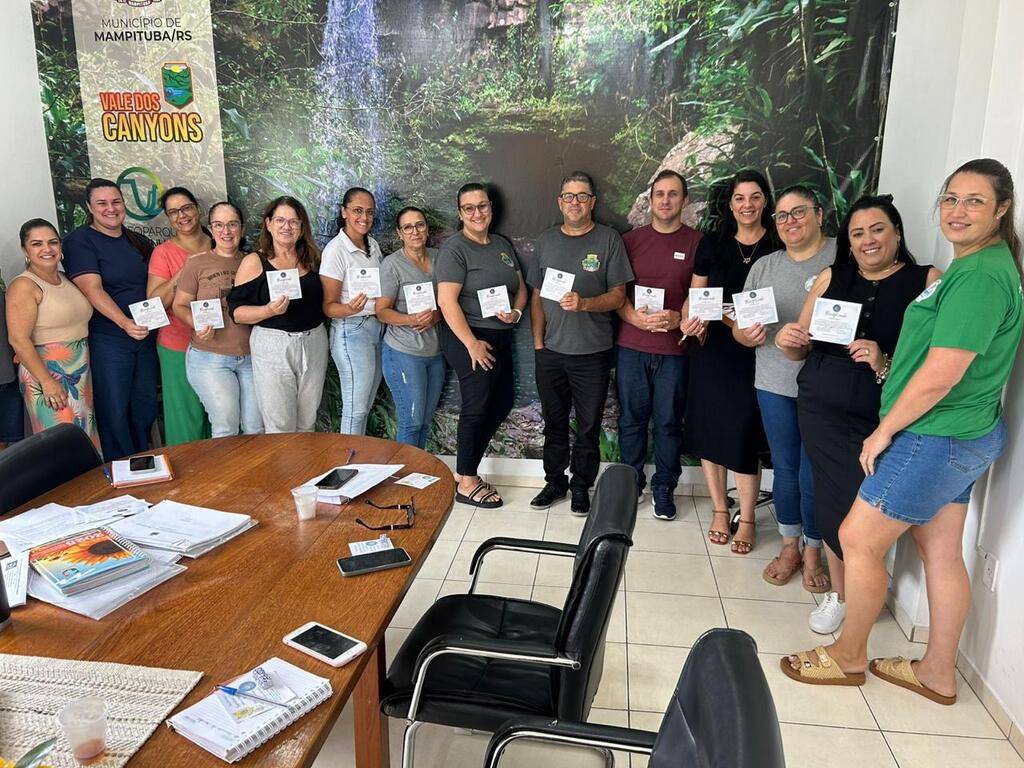 MAMPITUBA EMPOSSA NOVOS REPRESENTANTES DO FÓRUM MUNICIPAL DE EDUCAÇÃO