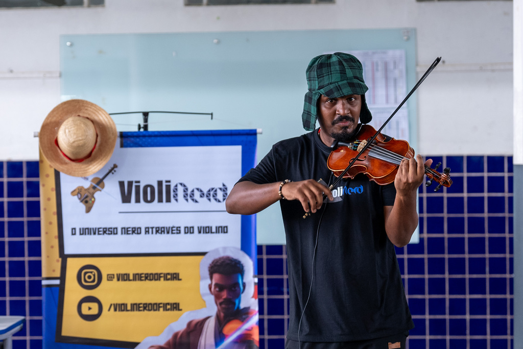 De Chaves a Vivaldi, projeto traduz o violino para estudantes de Joinville