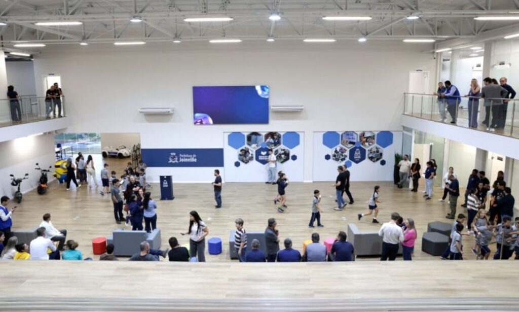 Novo centro de inovação em Joinville prepara alunos para o futuro do trabalho