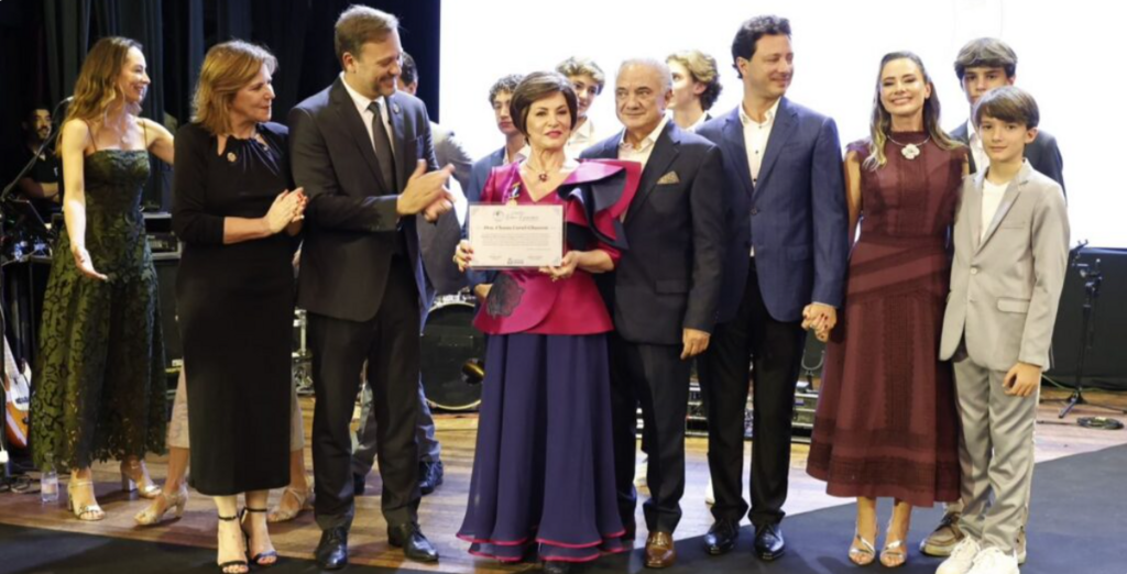 Referência mundial em oftalmologia, Cleusa Coral-Ghanem recebe maior honraria de Joinville