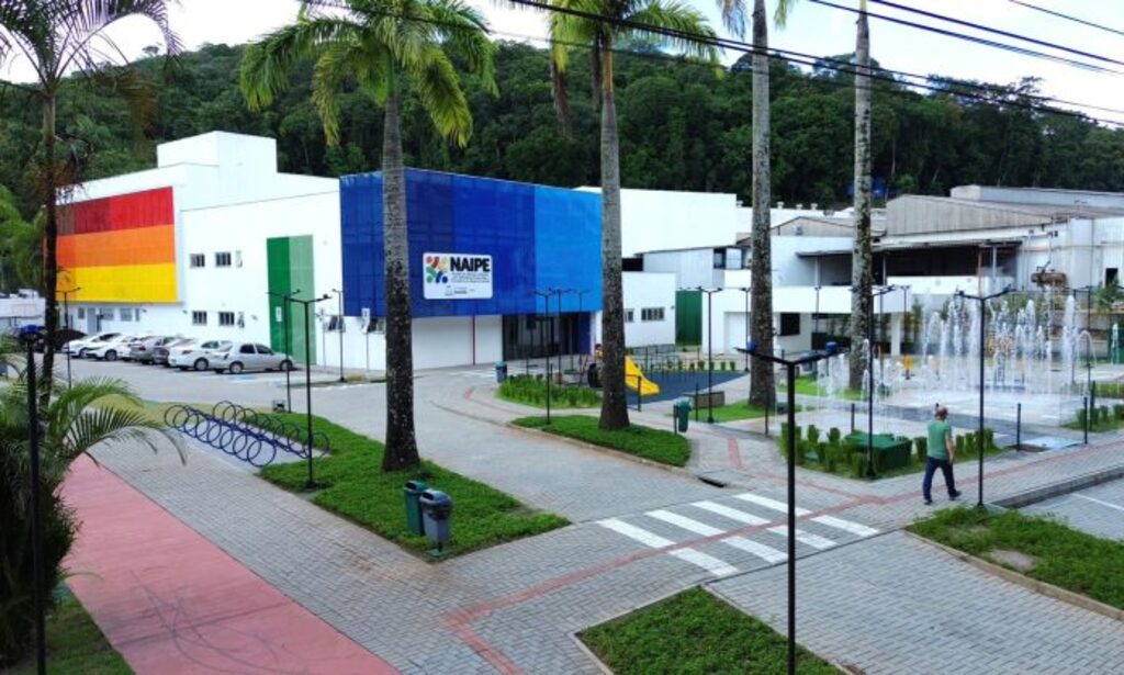 Fila do Naipe em Joinville cai 170 pacientes, mas vereadores cobram mais agilidade no atendimento