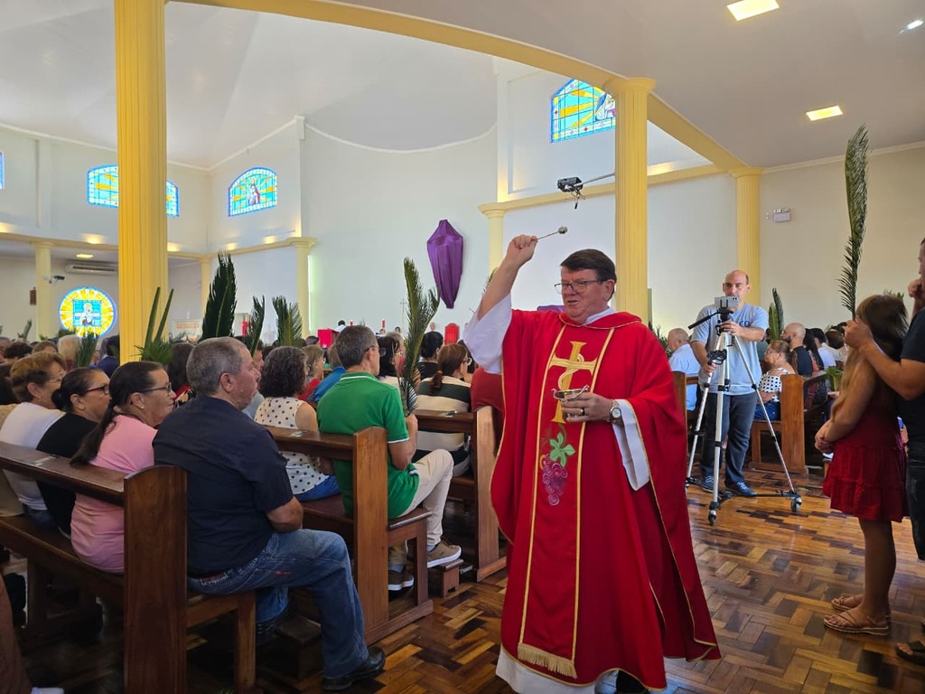 Domingo de Ramos reúne multidão e marca o início da Semana Santa