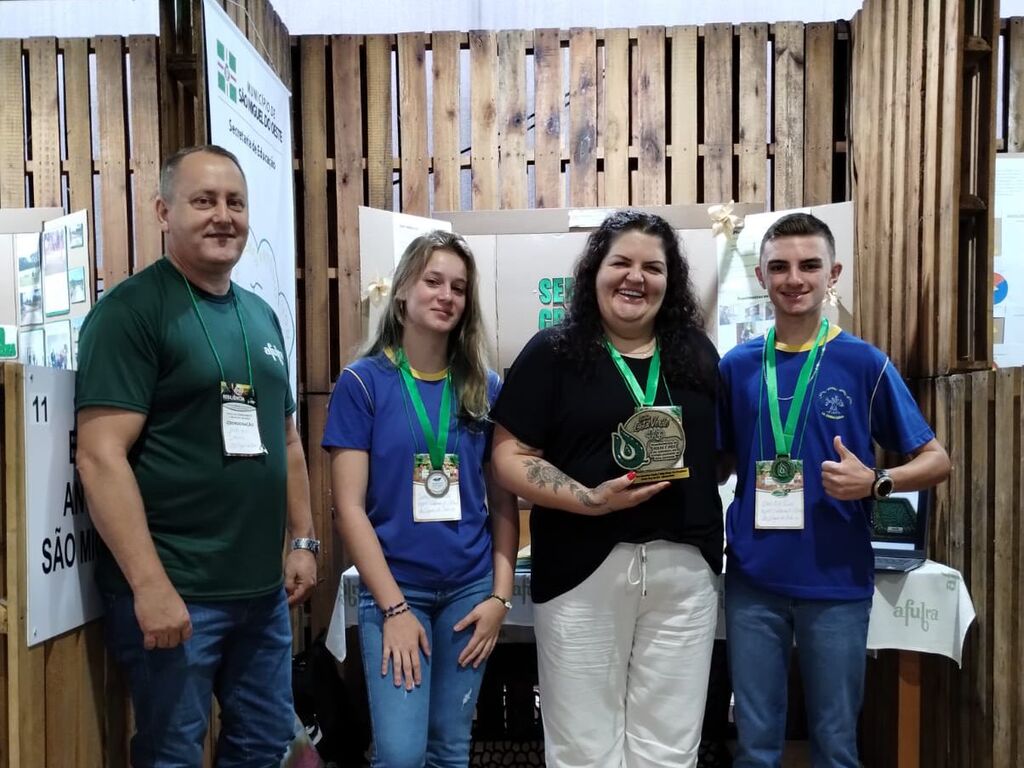Escola da Linha Canela Gaúcha se destaca em mostra científica