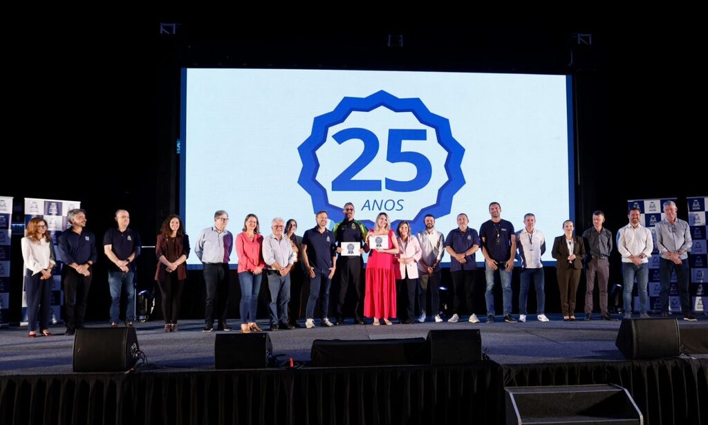 Prefeitura de Joinville homenageia servidores por tempo de serviço