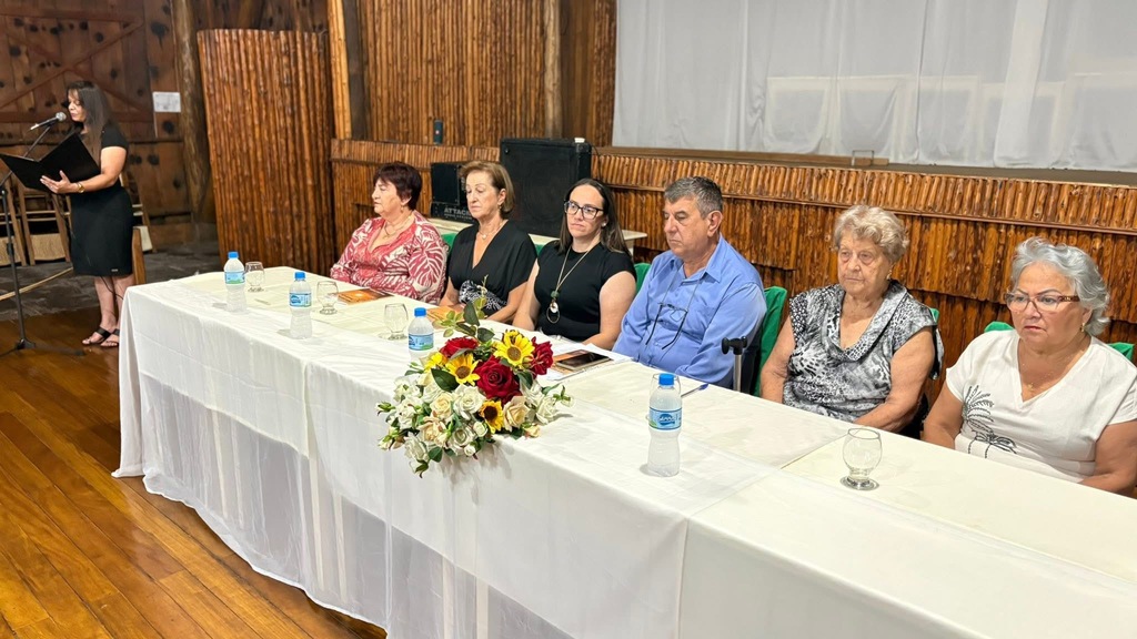 Capinzal celebra o lançamento do livro “Não Perca Sua Essência”, de Prof. Me. Ciro José Toaldo