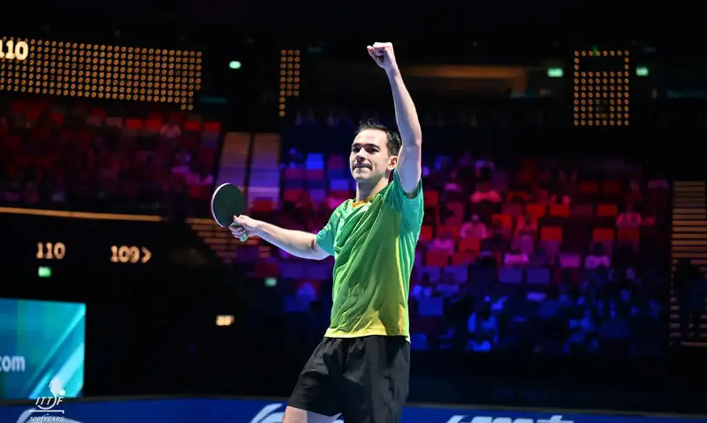 Calderano derrota francês e fica a 2 vitórias do bi na Copa do Mundo