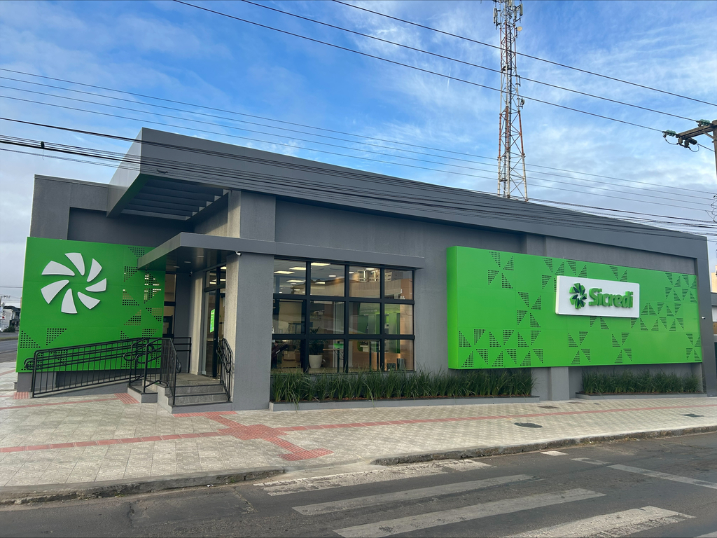 Sicredi reinaugura agência no bairro Coral e celebra trajetória no município de Lages