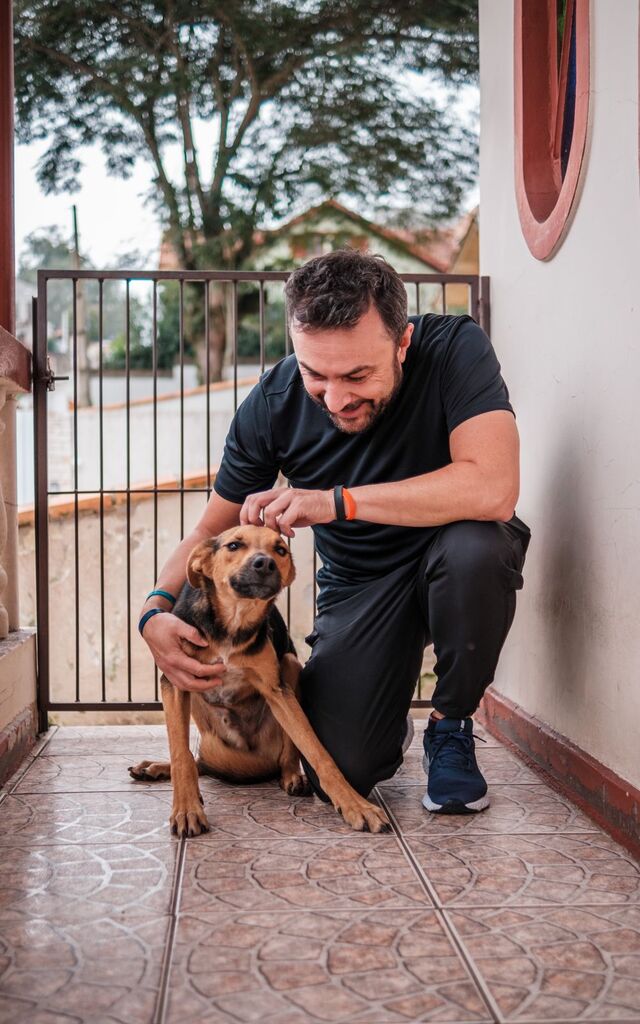 Deputado Marcius Machado protocola projeto que permite sepultamento de animais de estimação em jazigos familiares em Santa Catarina