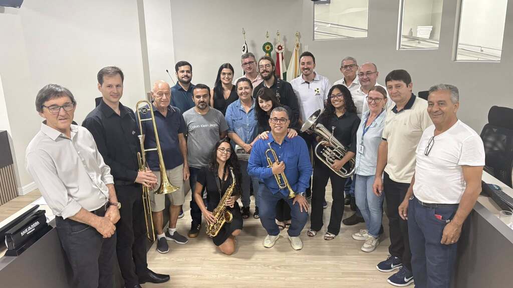 Capinzal: Reconhecimento e valorização — Câmara concede Moção de Aplauso a Carlinhos da Silva