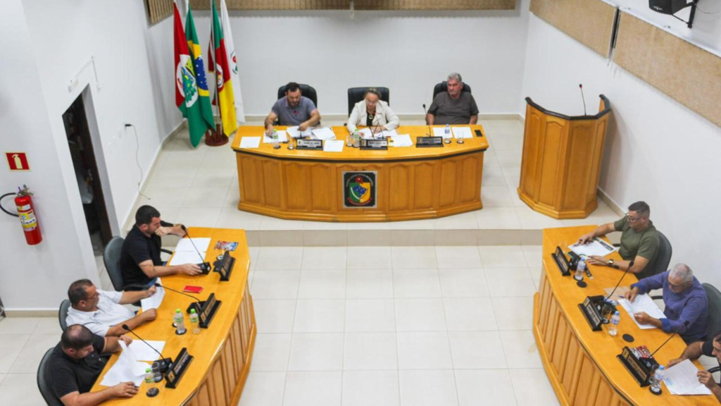 CONFIRA O QUE FOI APROVADO NA 8ª SESSÃO ORDINÁRIA DA CÂMARA MUNICIPAL DE MAMPITUBA