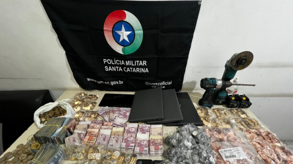 Suspeitos de arrombamentos em série são presos após furtos a banco e lotérica no Sul de SC