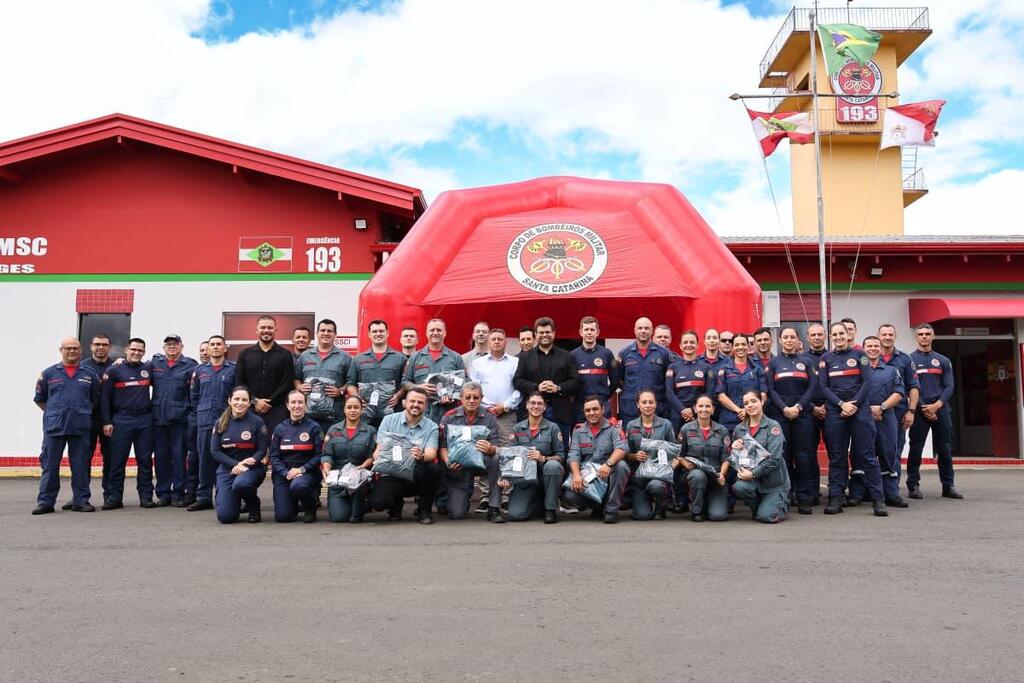 Bombeiros Comunitários da Serra recebem novo fardamento