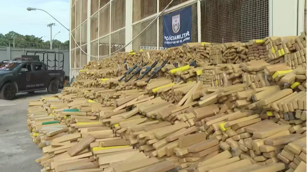 PM apreende quase 50 toneladas de maconha em operação no Complexo da Maré, no Rio