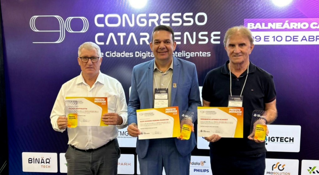 PREFEITOS DA AMESC SÃO DESTAQUE EM CONGRESSO ESTADUAL DE CIDADES DIGITAIS