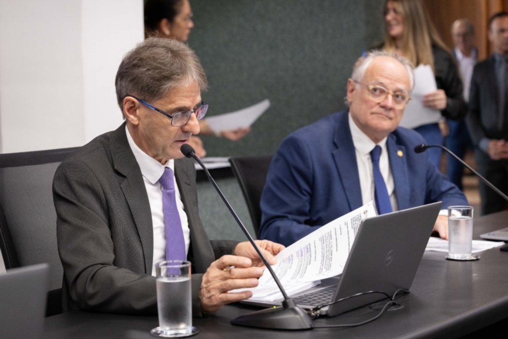 Projeto que garante acompanhamento simultâneo de responsáveis em atendimentos médicos avança para plenário