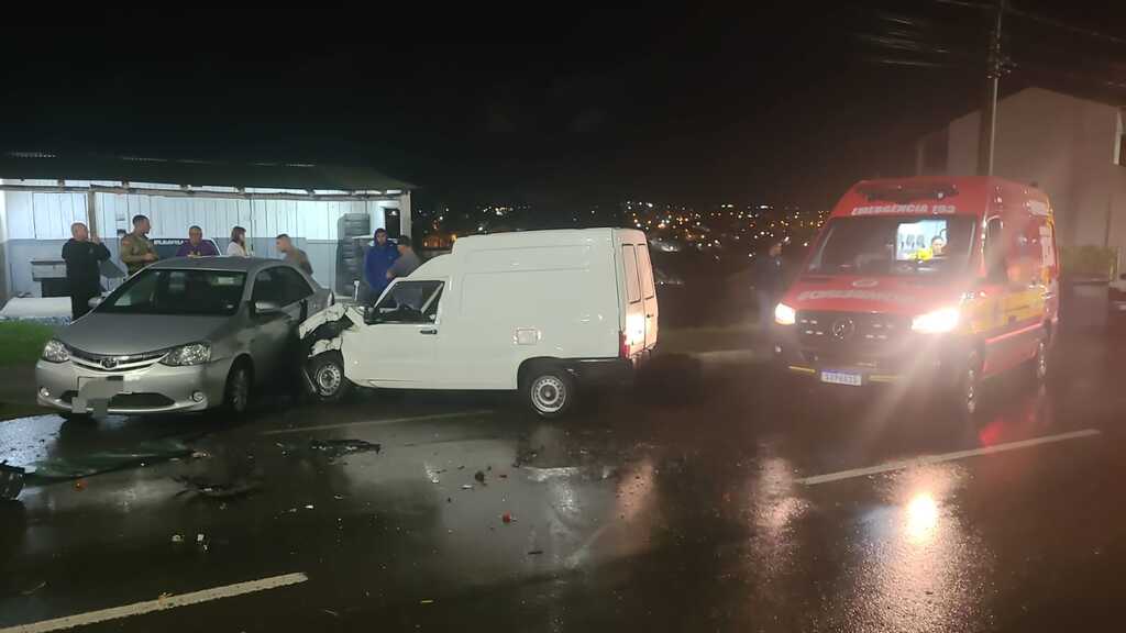 Dois acidentes na Avenida Santa Catarina