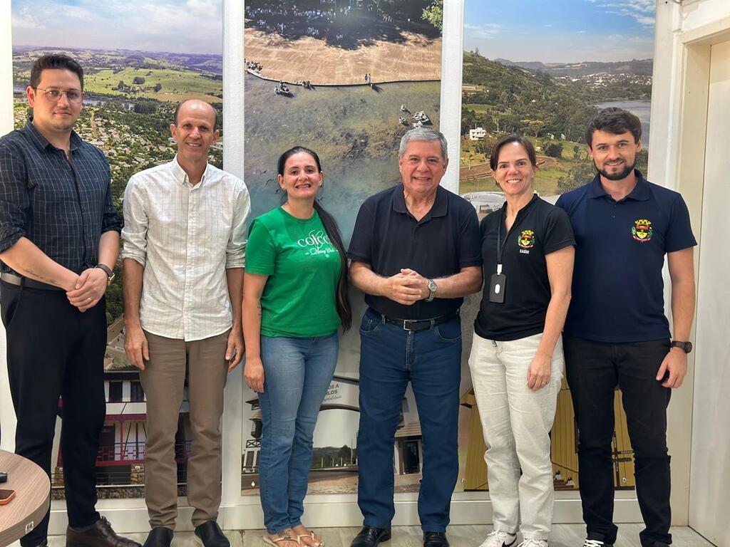 Deputado Mário Motta apresenta projeto para a educação em São Carlos e Águas de Chapecó