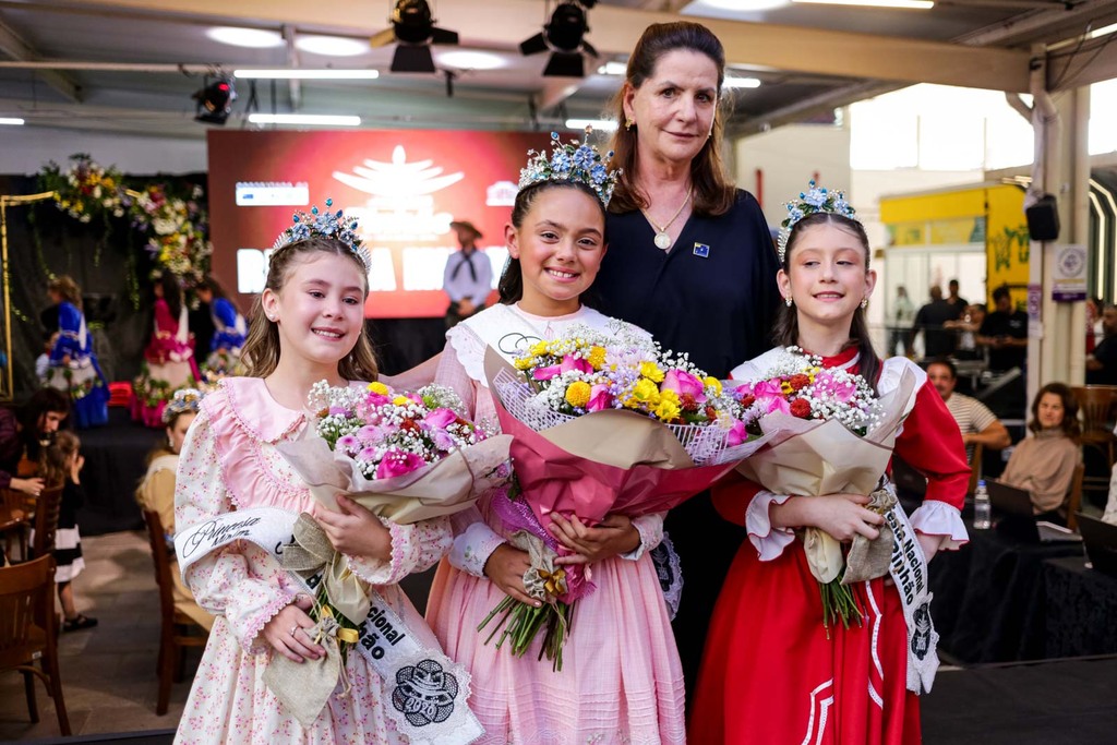 Maria Laura Correa Rodrigues é eleita Rainha Mirim