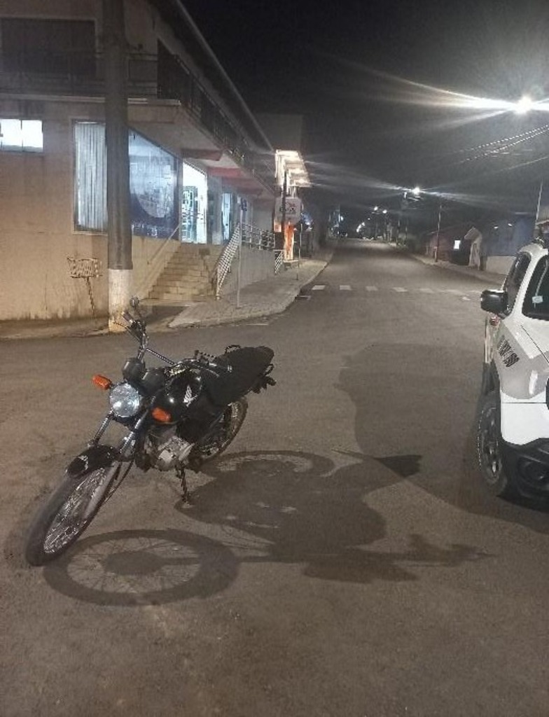 Homem é detido por desobediência e resistência