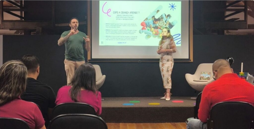 Escola de Pais do NAIPE realiza primeiro encontro para fortalecer rede de apoio de famílias atípicas em Joinville