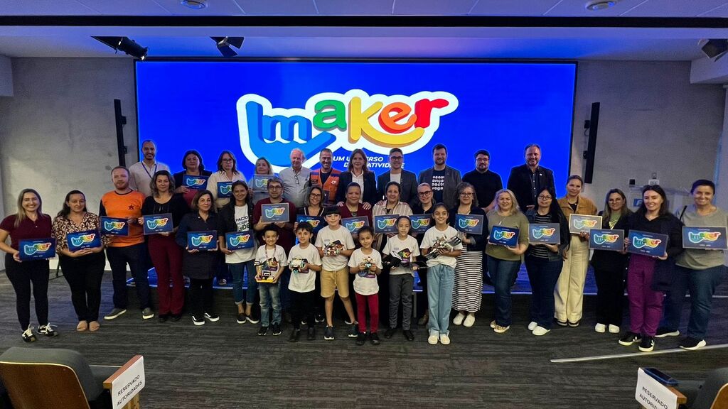  Prefeitura de Lages formaliza convênio e leva robótica e ensino maker a todas as escolas
