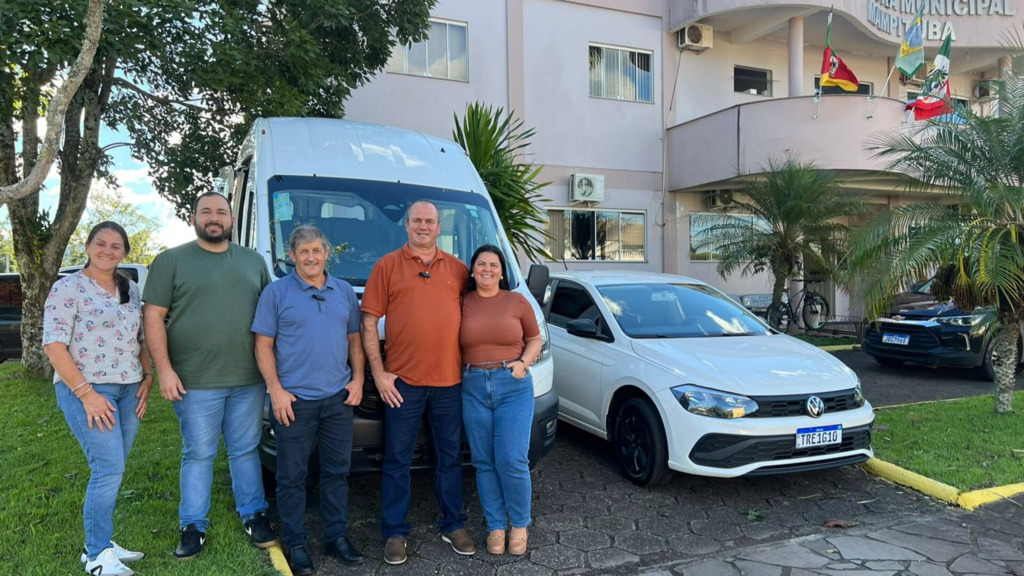 SAÚDE DE MAMPITUBA RECEBE NOVA VAN PARA REFORÇO NO TRANSPORTE DE PACIENTES